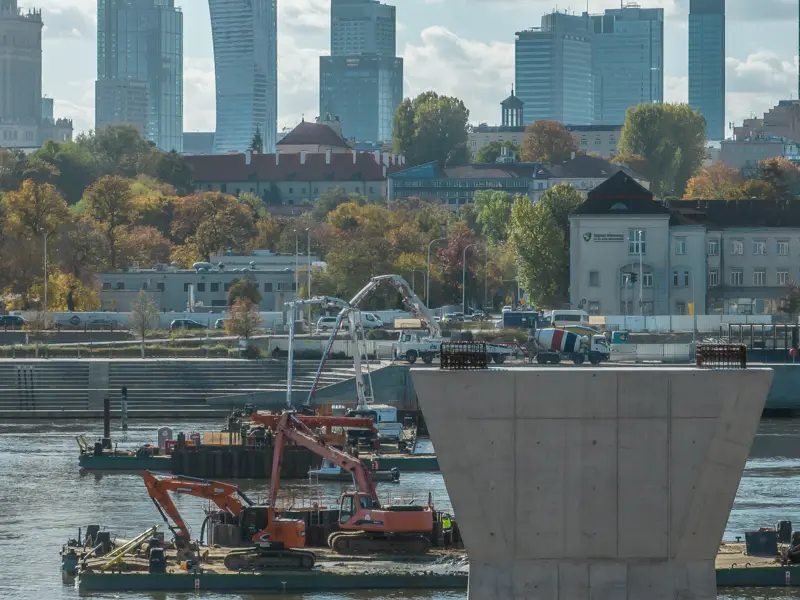 Construction of a pedestrian and cycling bridge in Warsaw connecting Śródmieście with Praga-Północ